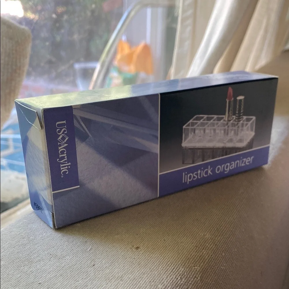 BNIB Clear Acrylic Lipstick Organizer
